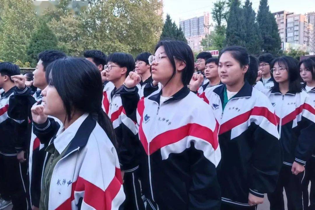 超越梦想 决胜中考——武陟中学初三年级举行励志主题升旗仪式_全体