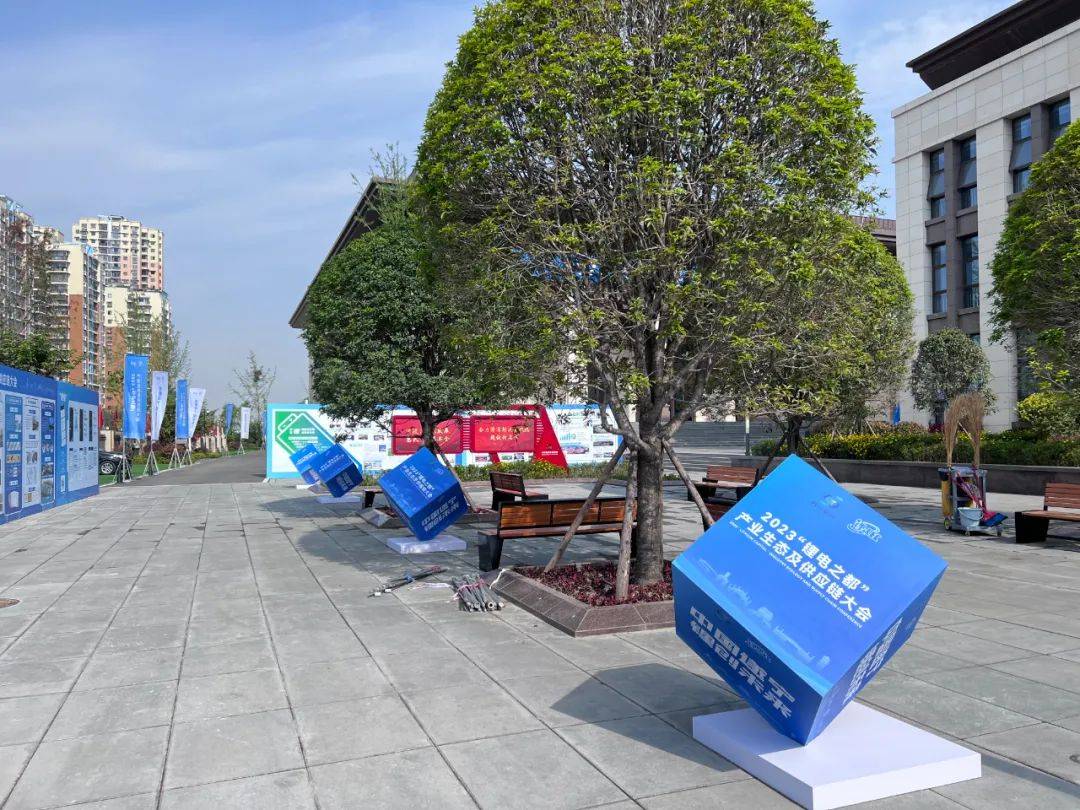 射洪客运站▲旷逸酒店▲子昂金都国际大酒店万里晴空之下,为迎接