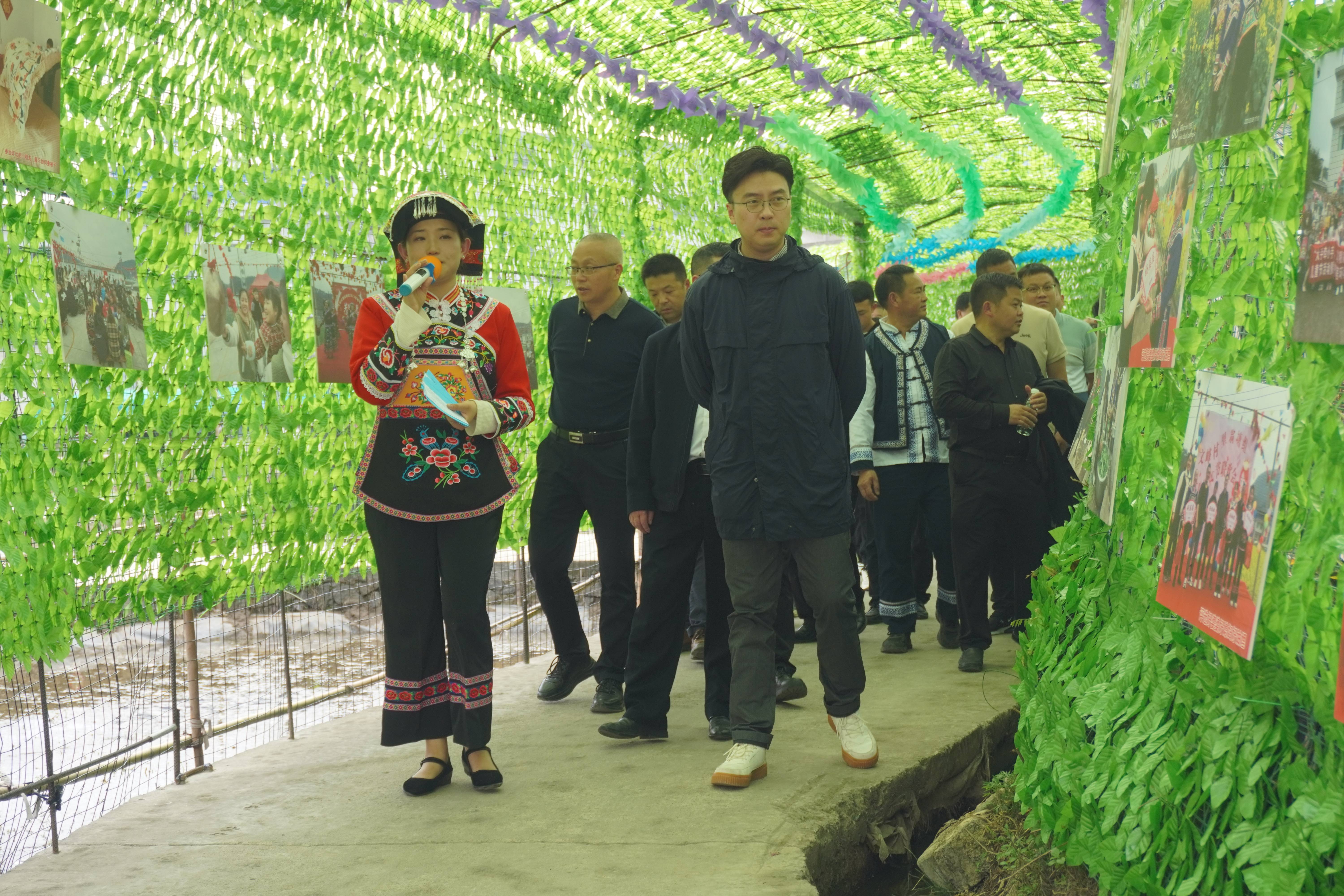 在短短一天的時間內,大家實地走訪觀摩了歸蘭水族鄉福莊村康寨,勻東鎮