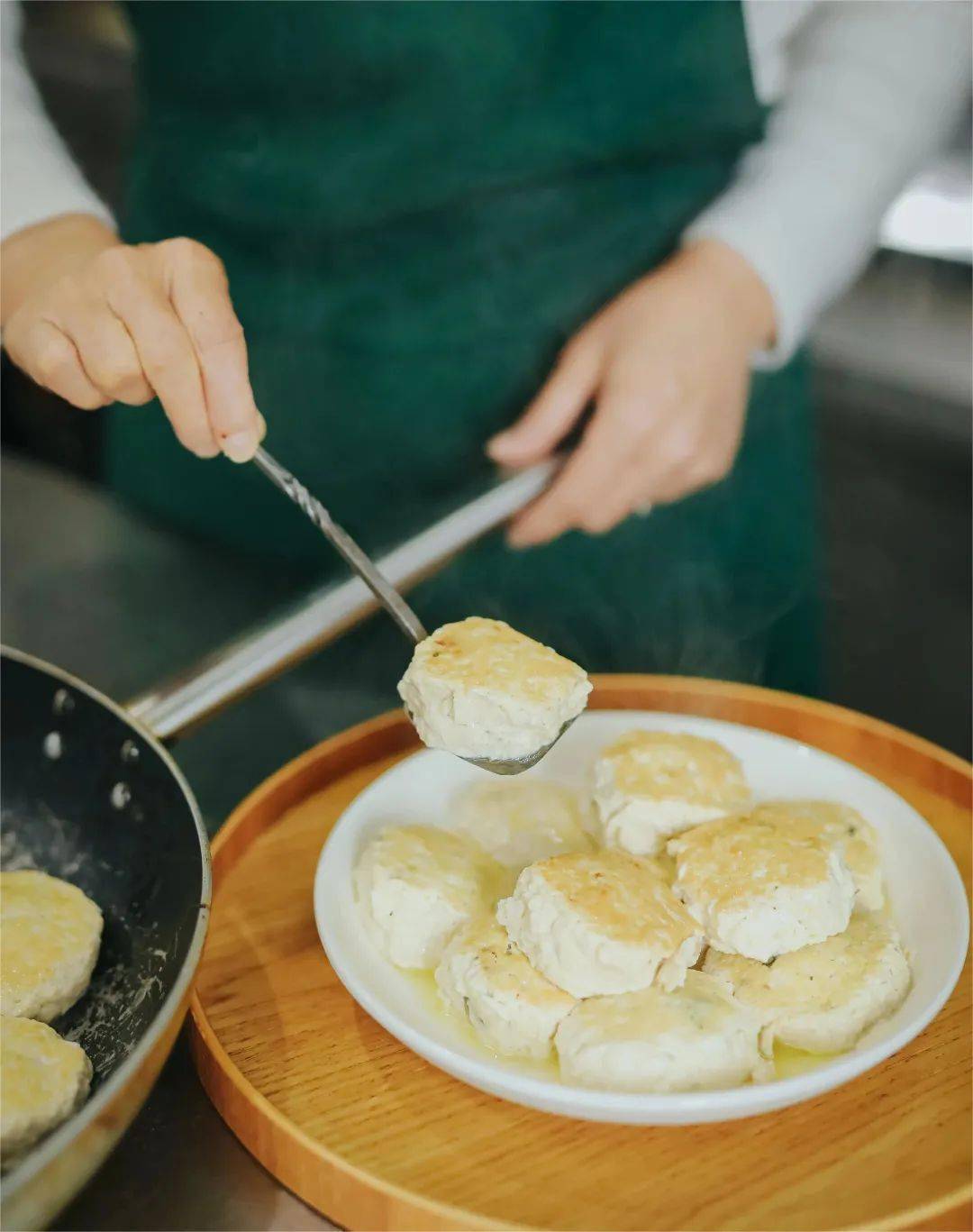 在采访过程中,曾见过更为奇特的豆腐酿,地点在广西东兰县新烟村板烟屯