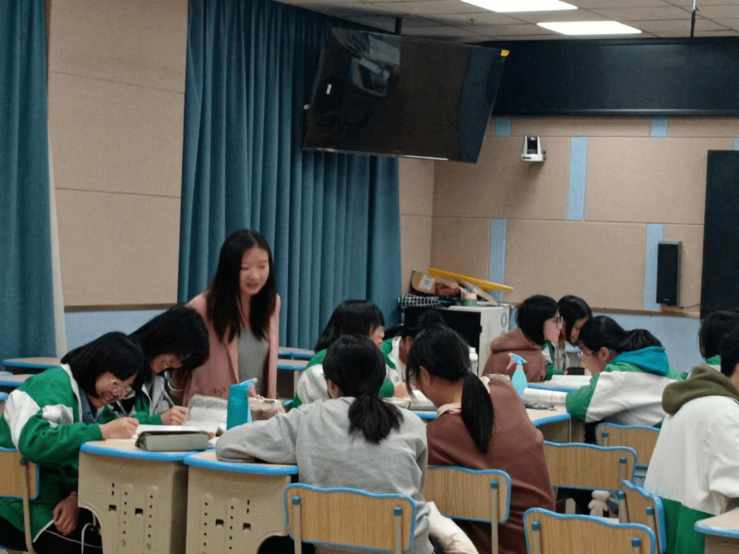 教研花开 勤思笃行
