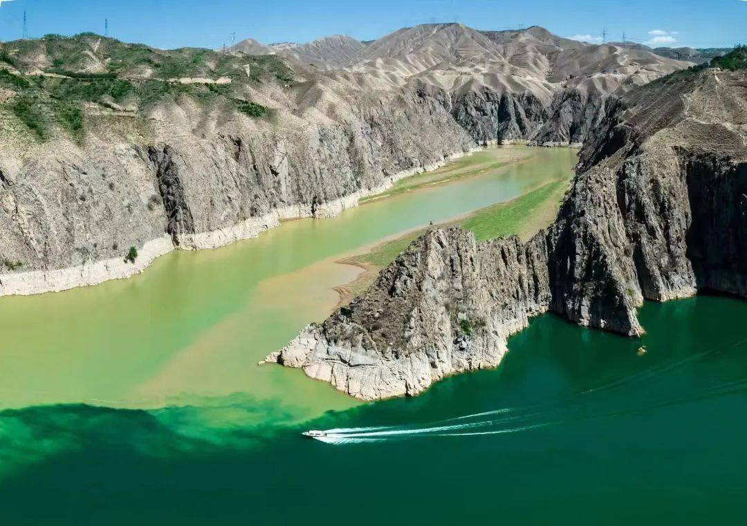 在永靖縣劉家峽大壩附近,黃河和洮河以