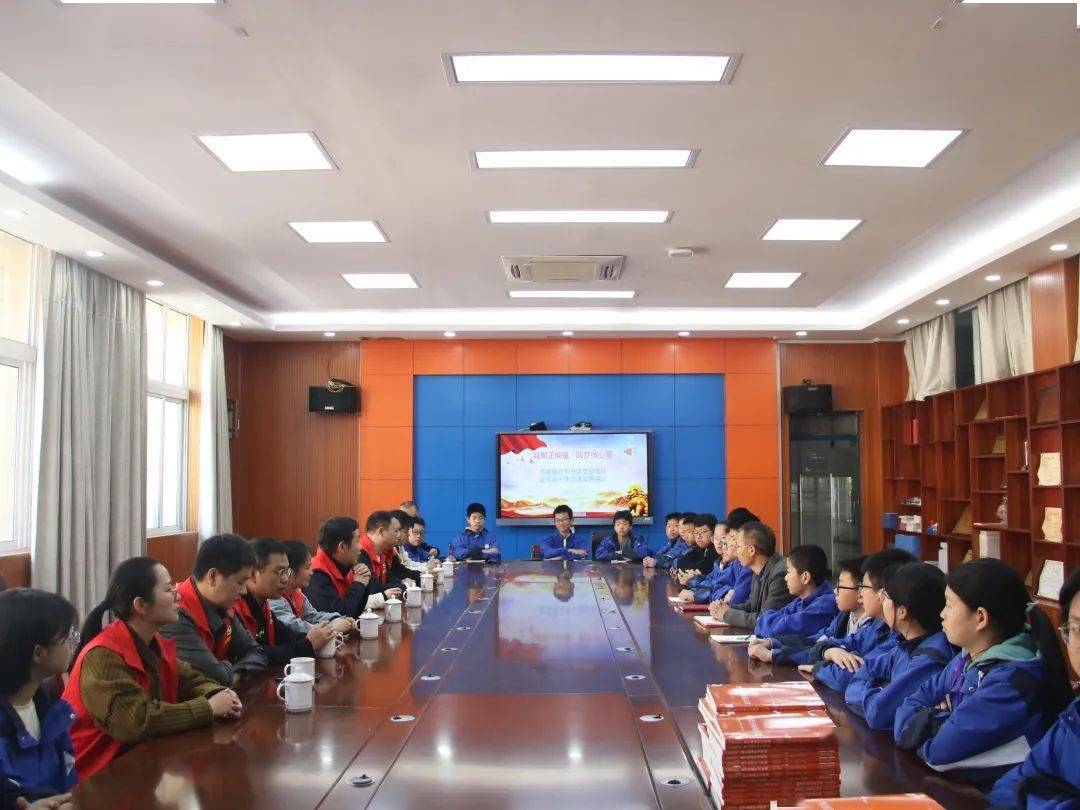 青田新华书店支部党员助力东源中学学子圆梦微心愿结对活动_服务_群众