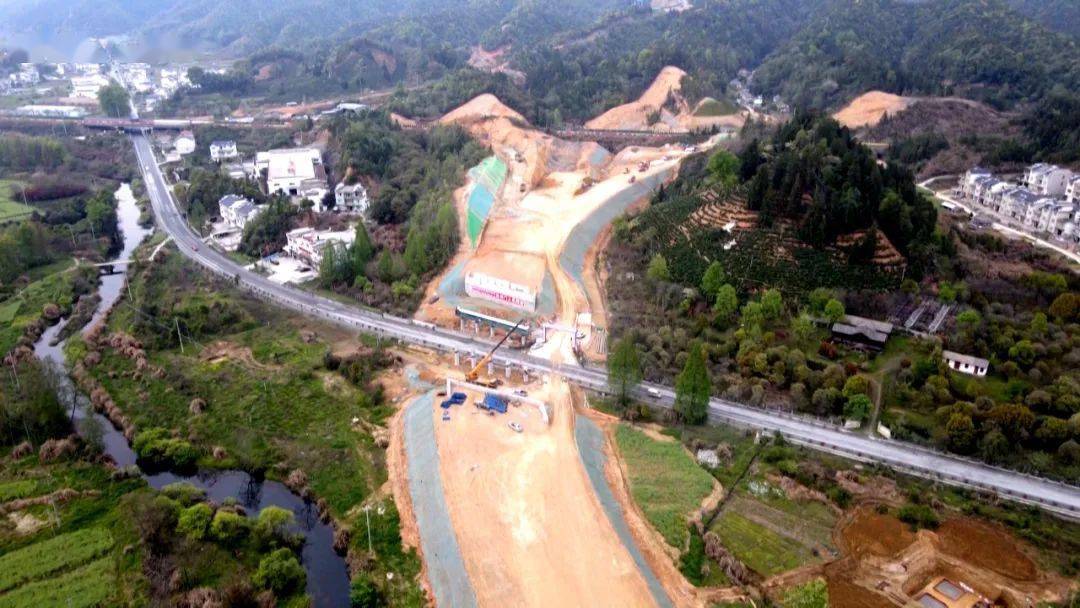 s42黄祁高速祁门西出口道路连接项目加快推进_建设_施工_运输车