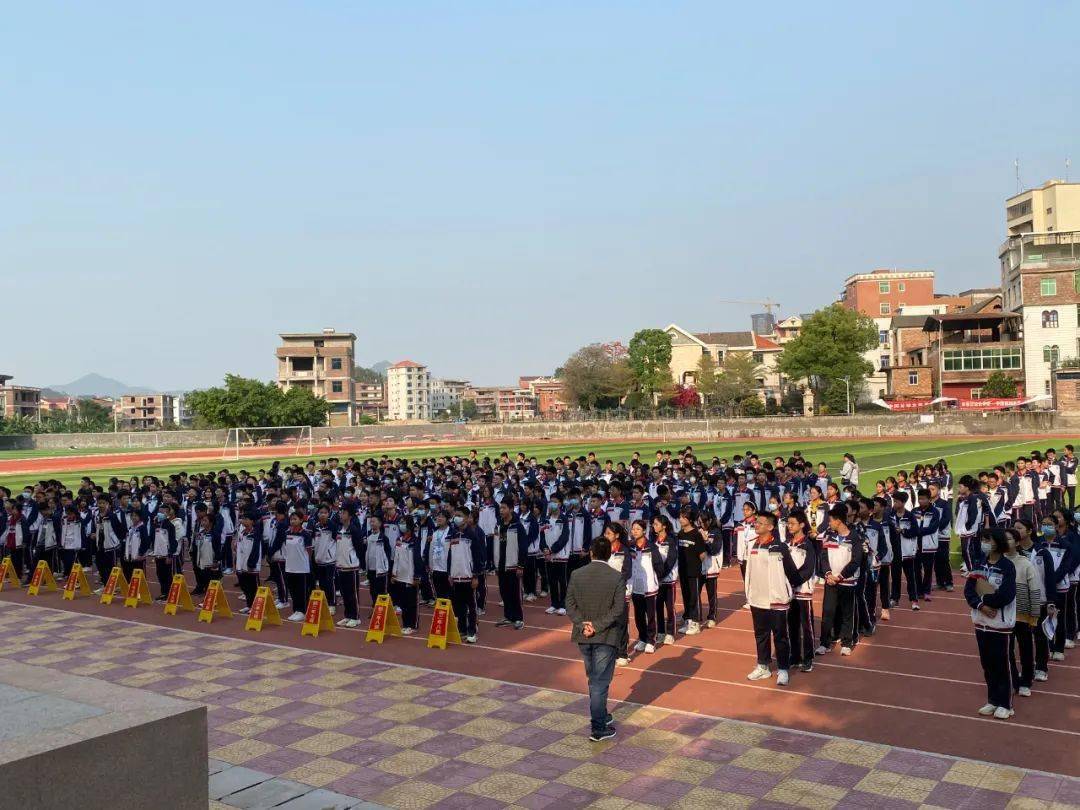 近日,溪美街道禁毒宣讲团启动仪式在西溪中学举行