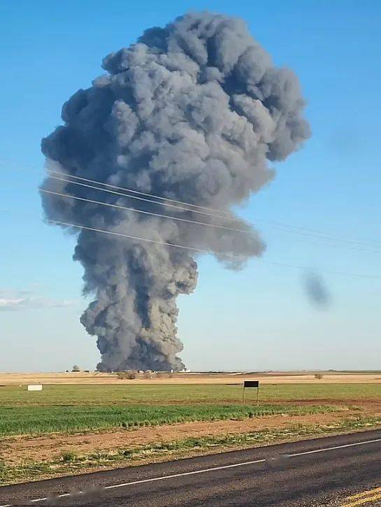 德州农场惊现蘑菇云, 现场18000具动物尸体,爆炸竟是因为"屁"!