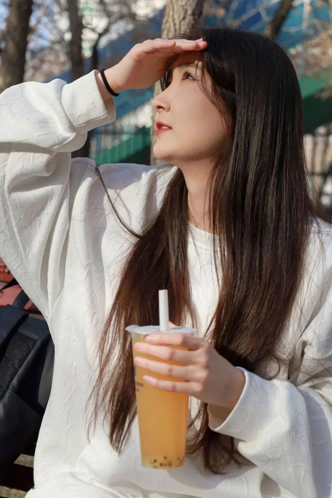 朱天蕴 杜梦雪在操场95潘浩天天开心96王雨菲 景秋慧一起出去玩玩吧