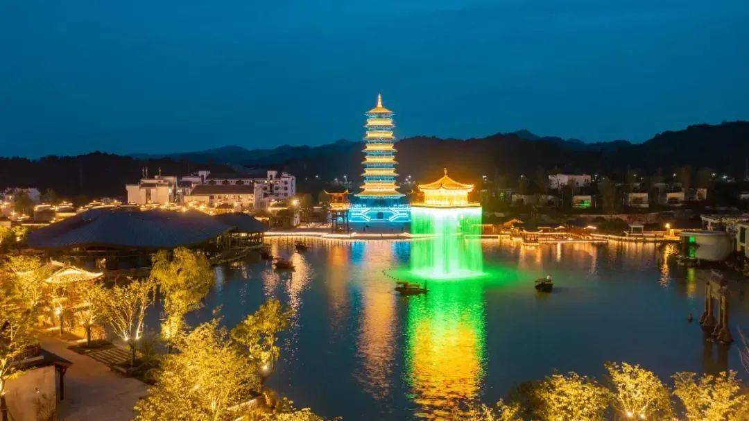 5a级风景,看唯美夜景,1晚景区酒店 1晚超豪华,四大特色餐,新派江西