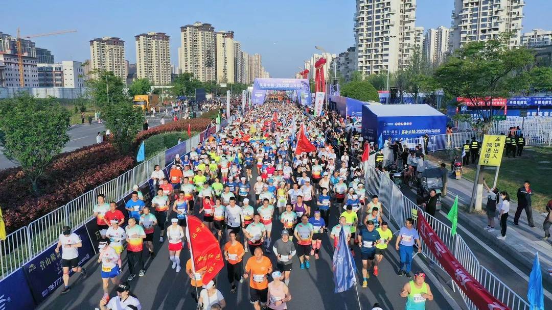 四川营山马拉松燃情开跑,上万跑友跑进最美春天里_参赛_选手_体育