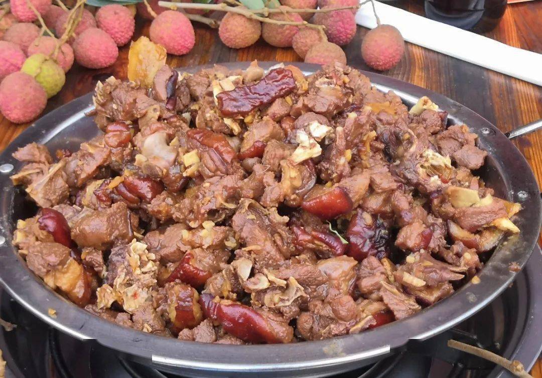 玉林香肉是广西玉林非常具有代表的特色名菜,香肉其实就是玉林本地的