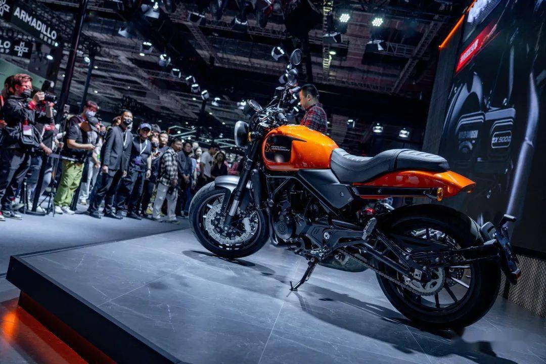 哈雷戴维森发布 x 500,售价0644388元,120周年大道滑翔定制版同场
