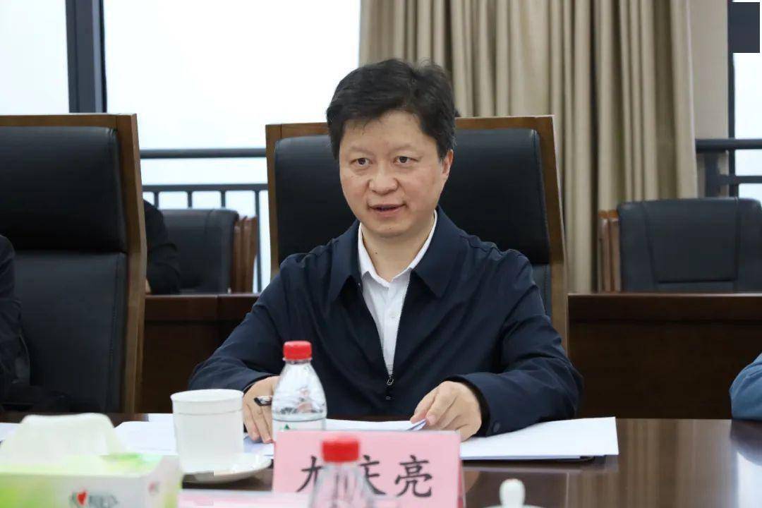 东西湖区副区长张煊对大会的召开和新当选的公司科协领导班子表示热烈