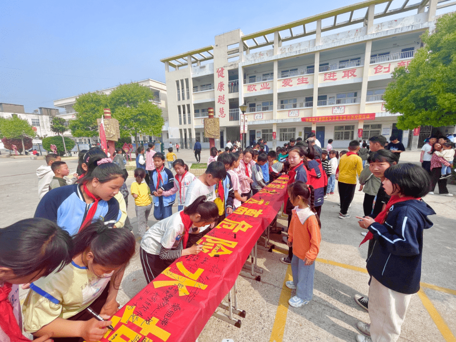 杨庙小学:安全护航 严防溺水_活动_游泳_宣传
