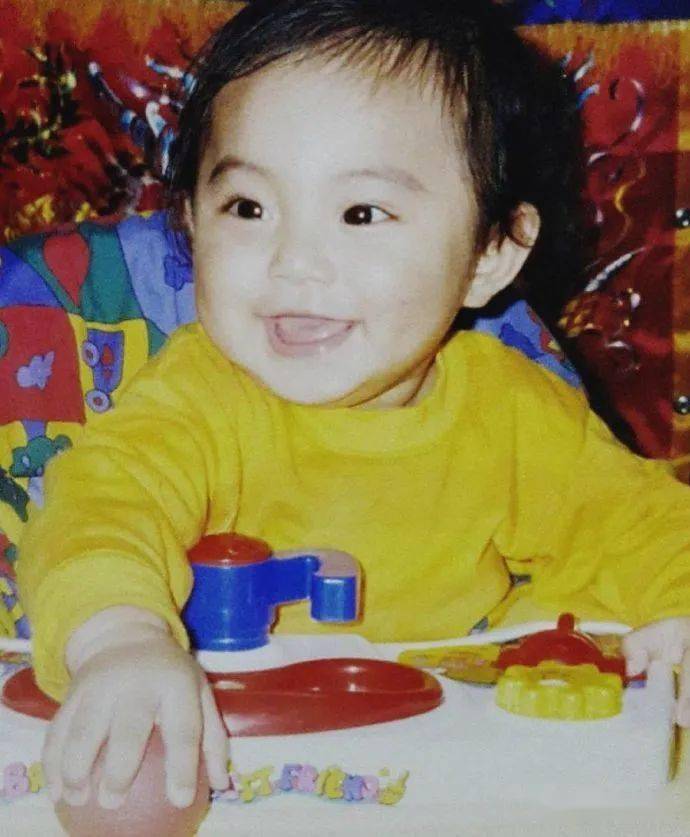 她洗澡照曝光?安可生唱她唱得最糟?张元英有多忙?_活动_gaeul_行程