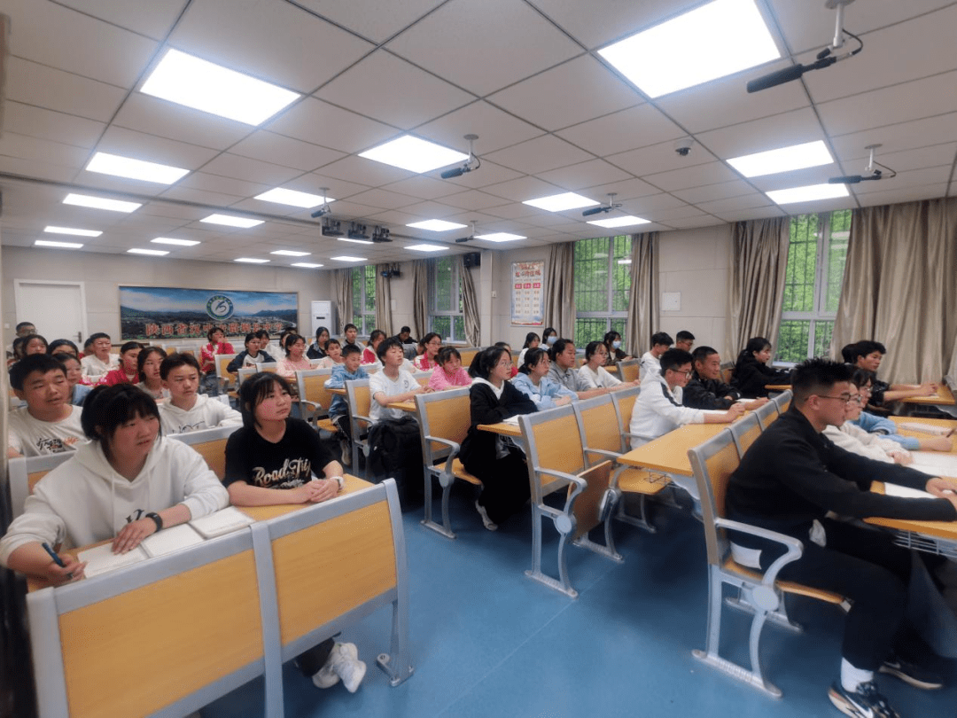 留坝县中学团委开展主题团课_入团_共青团员_思想