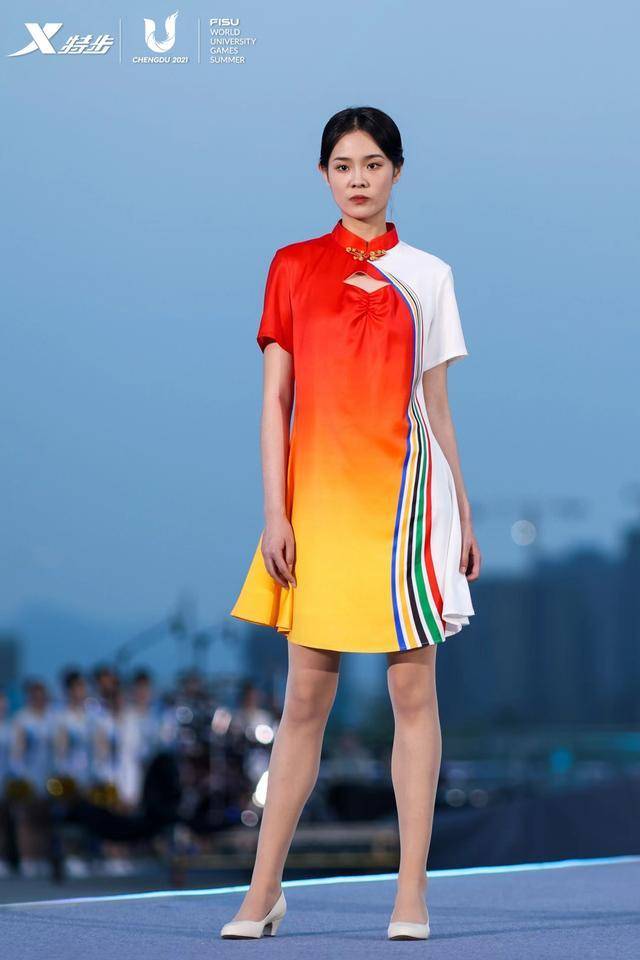 科技与艺术融合 成都大运会官方服饰亮相_符号_设计_服装