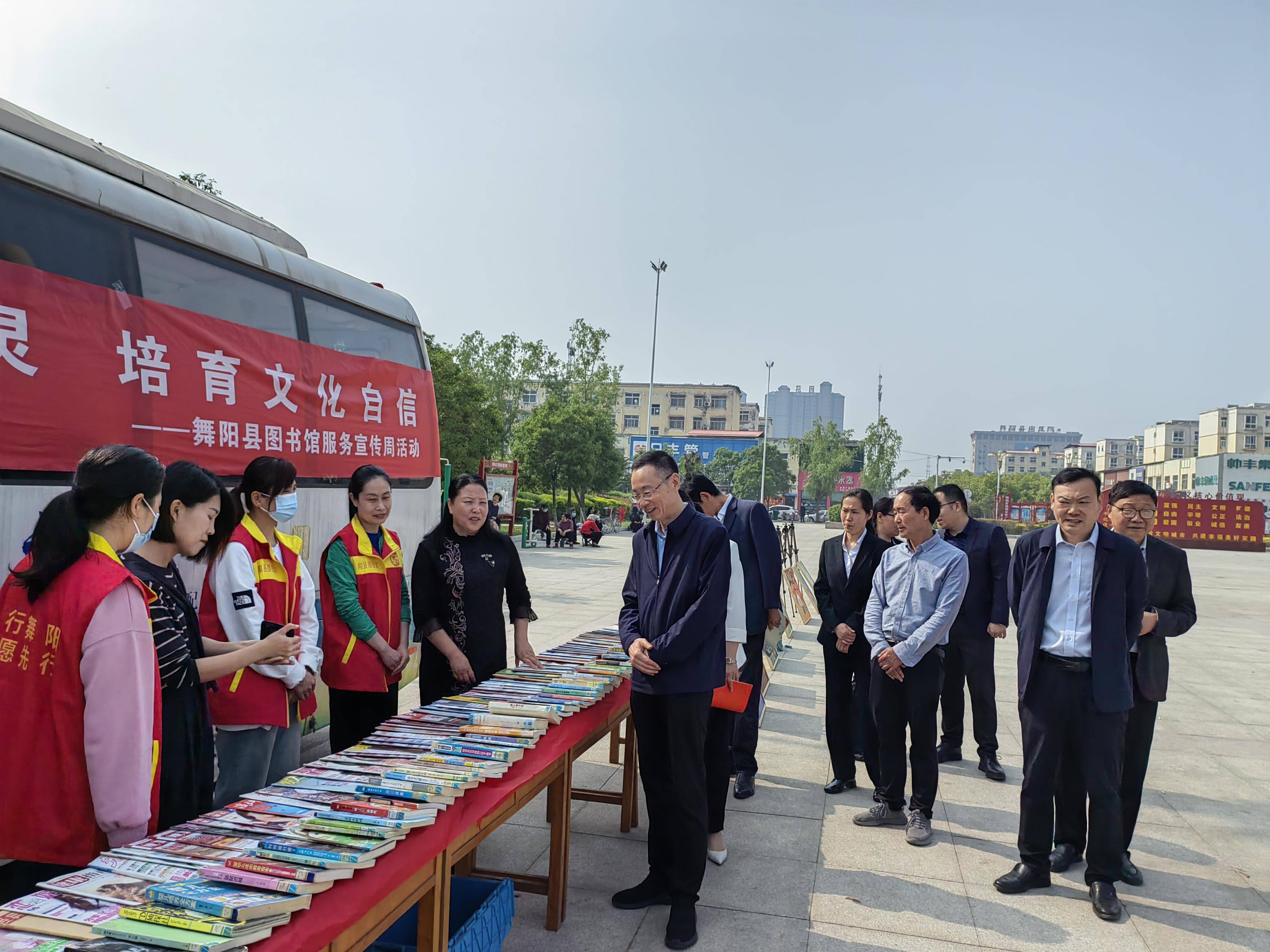 舞阳县委常委,宣传部长,副县长王仕梁介绍,将通过党员干部带头,全民