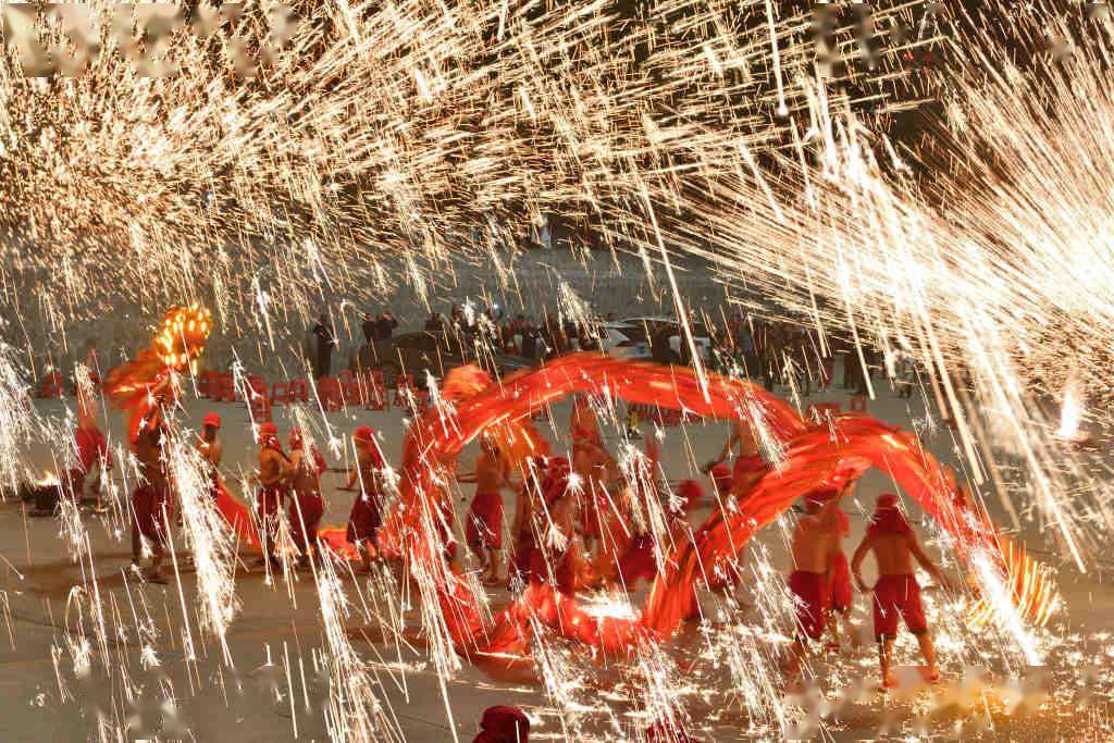 非遗表演铜梁龙舞上演 精彩纷呈_视觉_中国_火龙