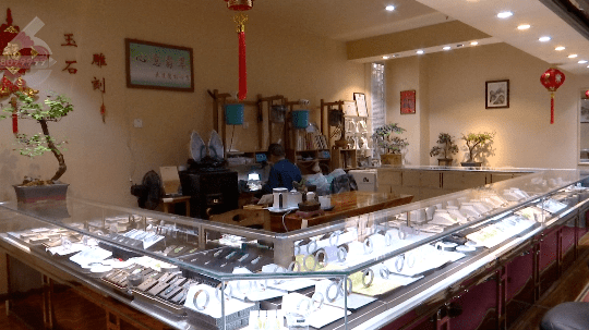 瑞丽市位于云南德宏傣族景颇族自治州,与缅甸毗邻,是西南最大的内陆