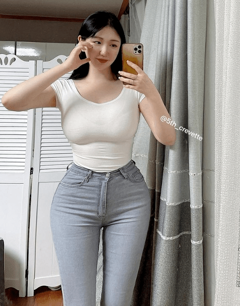 34d"天使小姐姐"写真被扒,身材太给力了!_unni_sol_凹凸