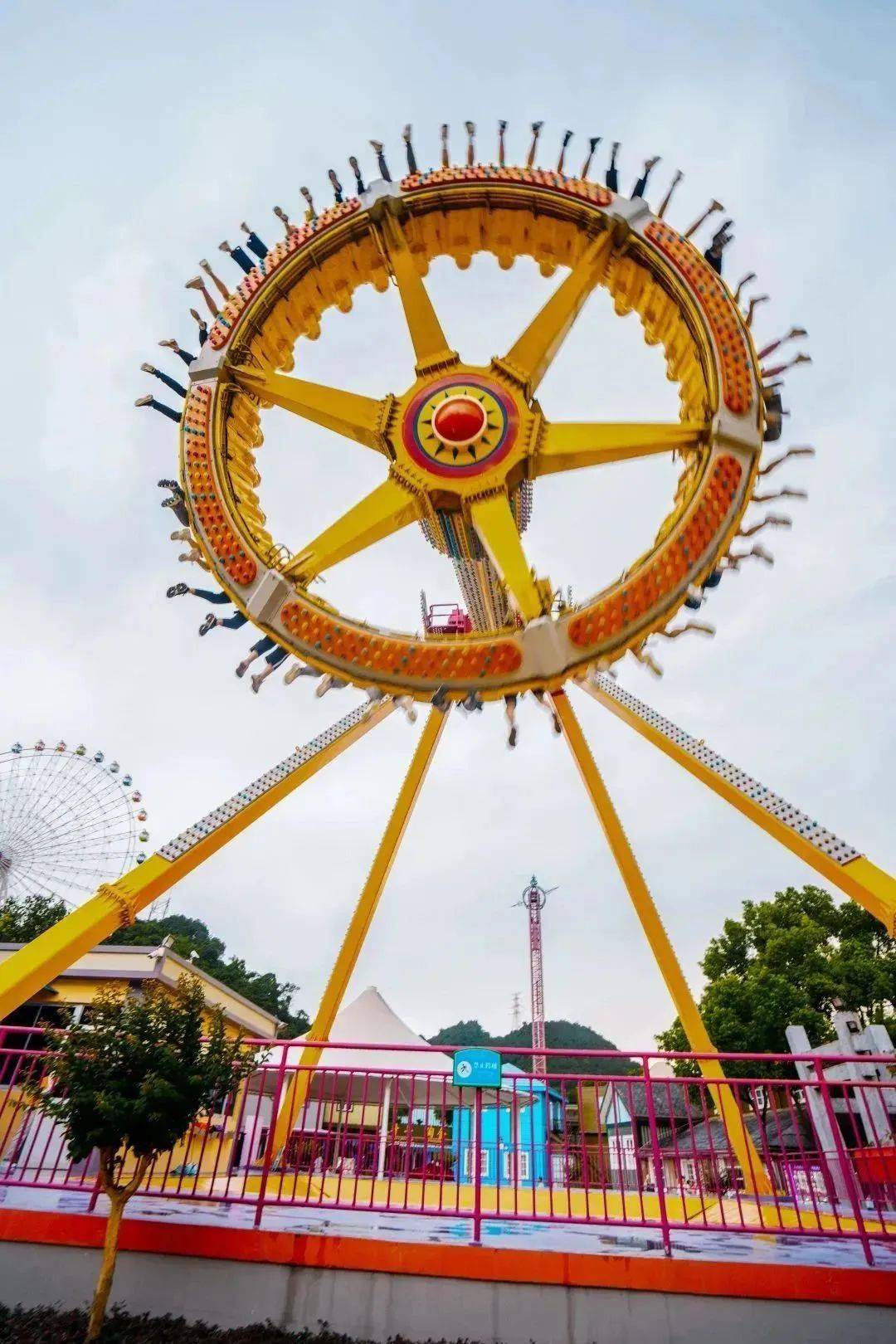 拯救不开心,五一就来温州乐园!_小丑_高空_气球