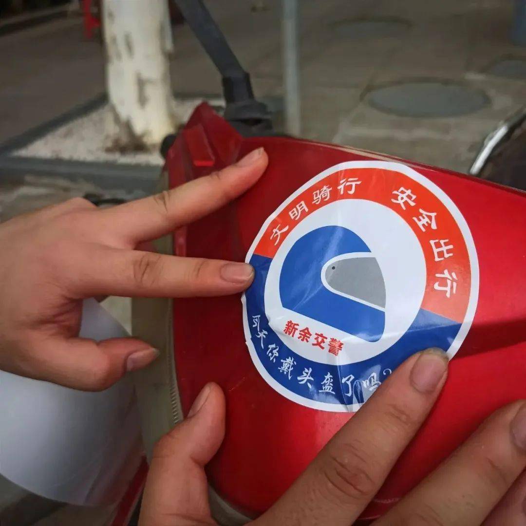 铁骑喊话,提示贴纸……新余警方又有新动作……_头盔_机动车行驶_摩托