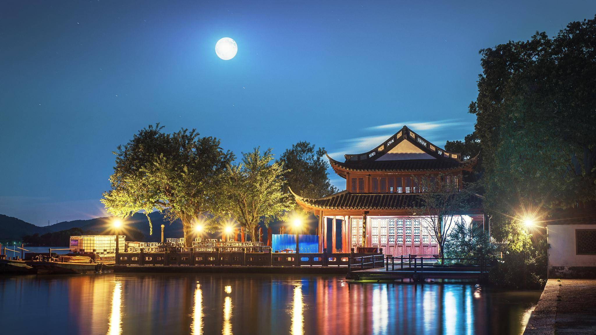 白居易《村夜》:独出前门望野田,月明荞麦花如雪_村庄_心情_行人