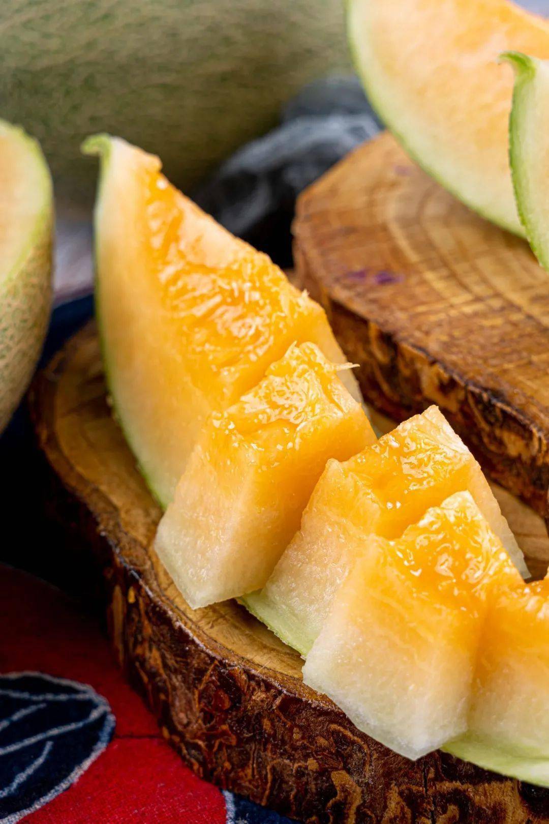 晓蜜25号哈蜜瓜,皮薄爽脆,香甜多汁,价格比往年还便宜一半!