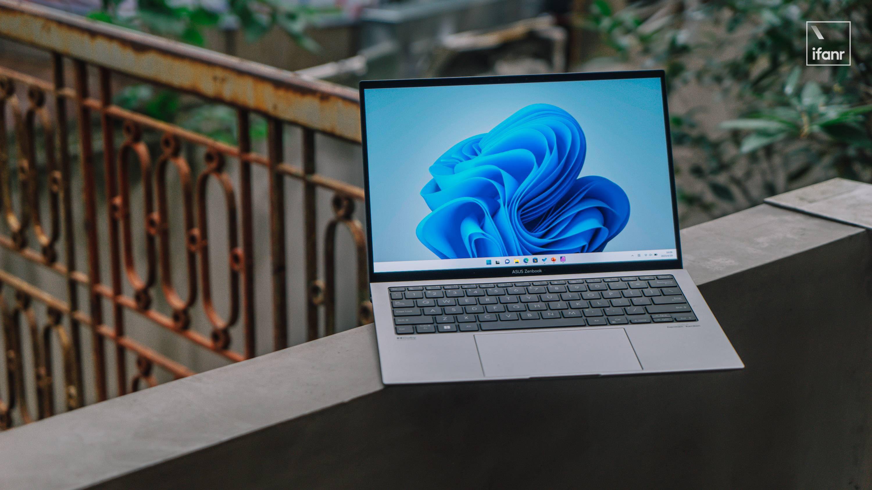 华硕灵耀 13 2023 体验:轻薄之上的一块好屏_屏幕_接口_的设计