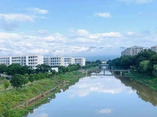 天台县建设工程招标公告:项目主要建设内容:平桥镇中学扩建工程建设总