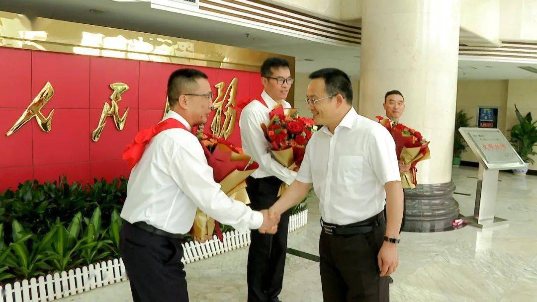 市领导欢送我市省级劳动模范和先进工作者赴福州接受