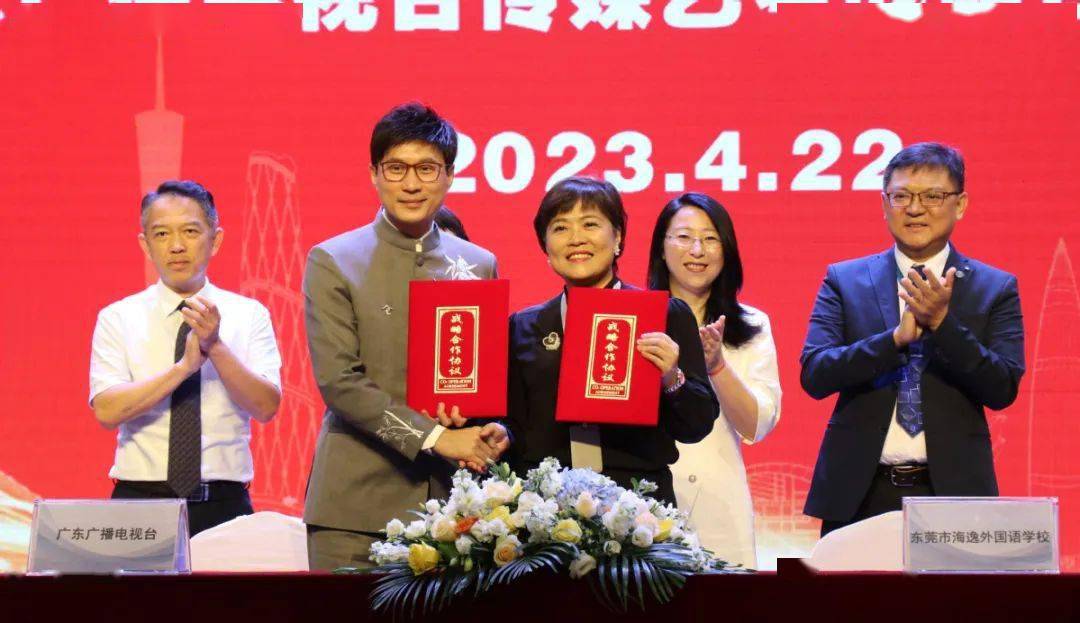发布会当天,海逸外国语学校高中部还与广东广播电视台签署传媒艺考
