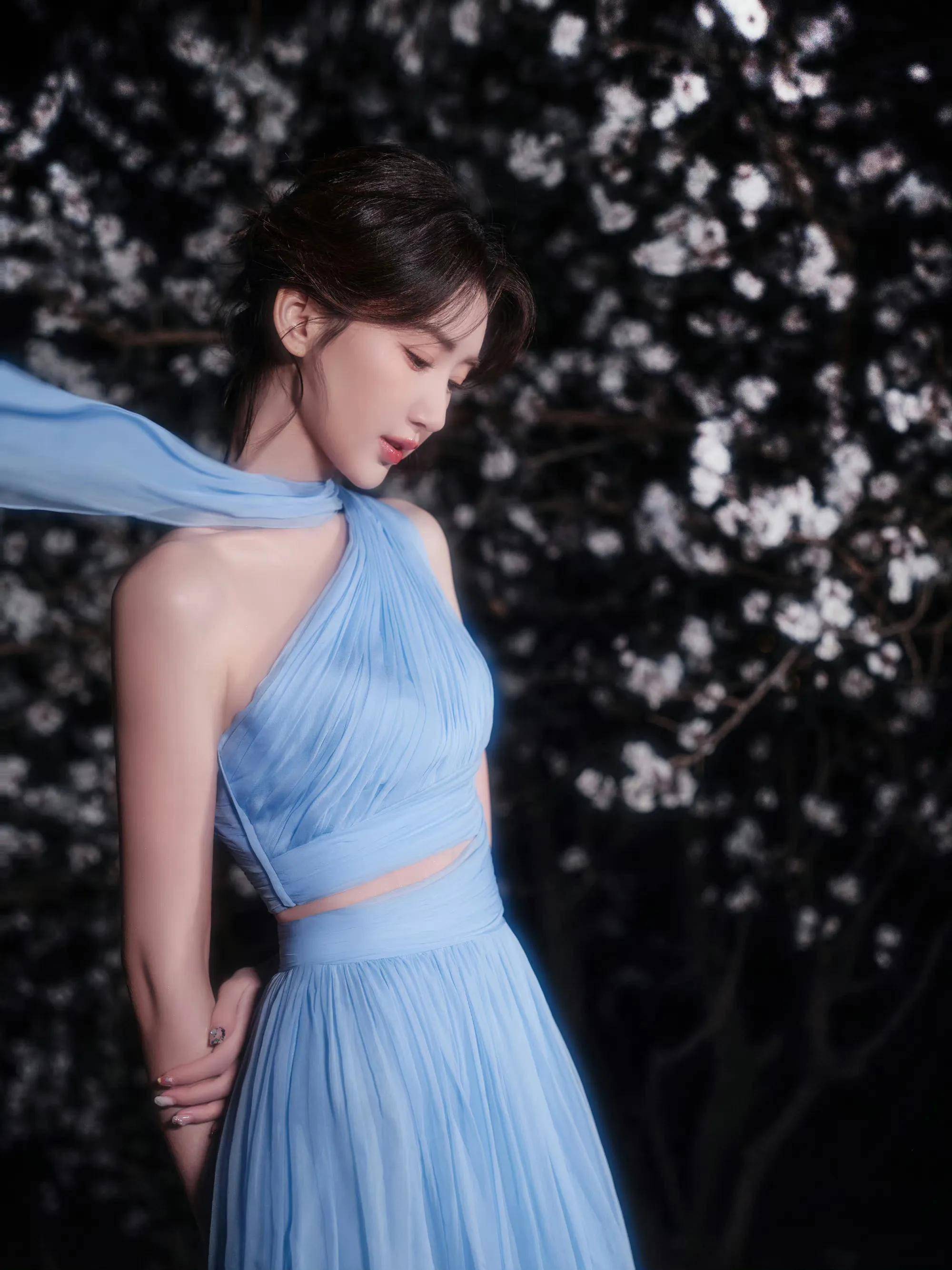 女星毛晓彤写真集:曼妙身姿,姣美容颜