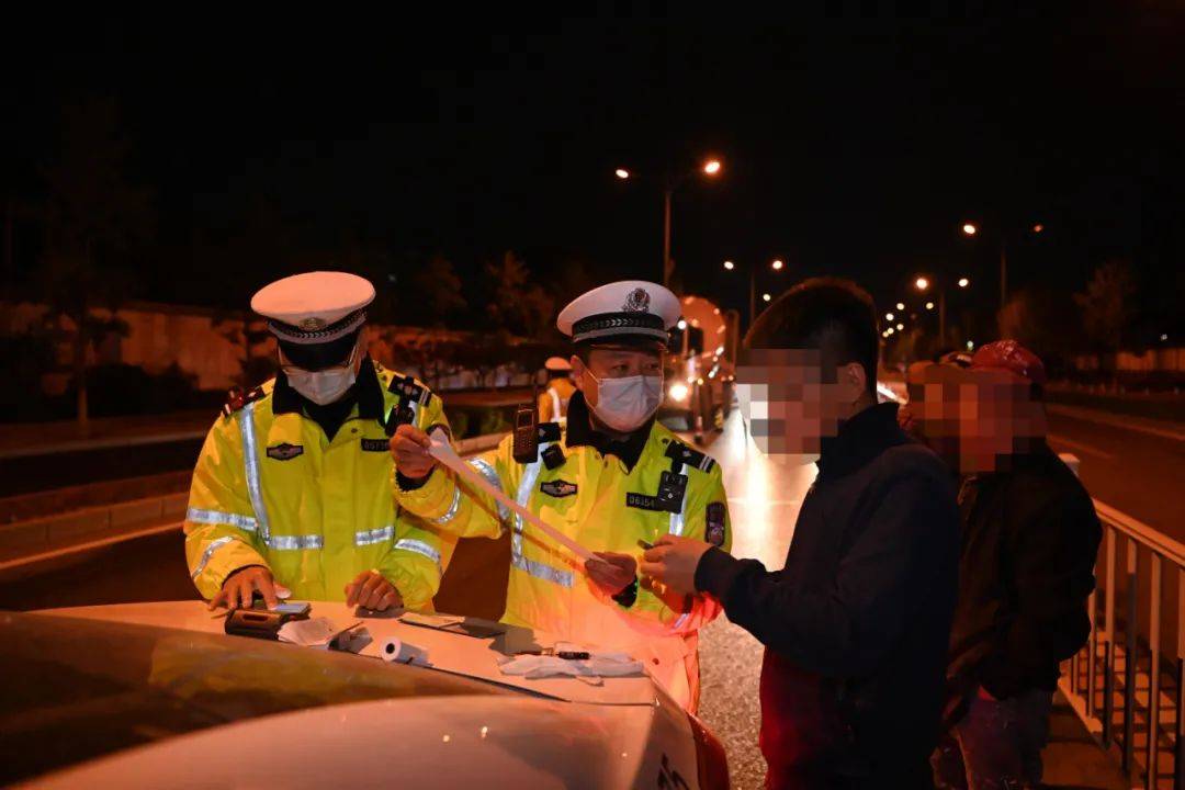 顺义交警夜查酒驾,这司机突喊:我很清醒!_检测_酒精_mg