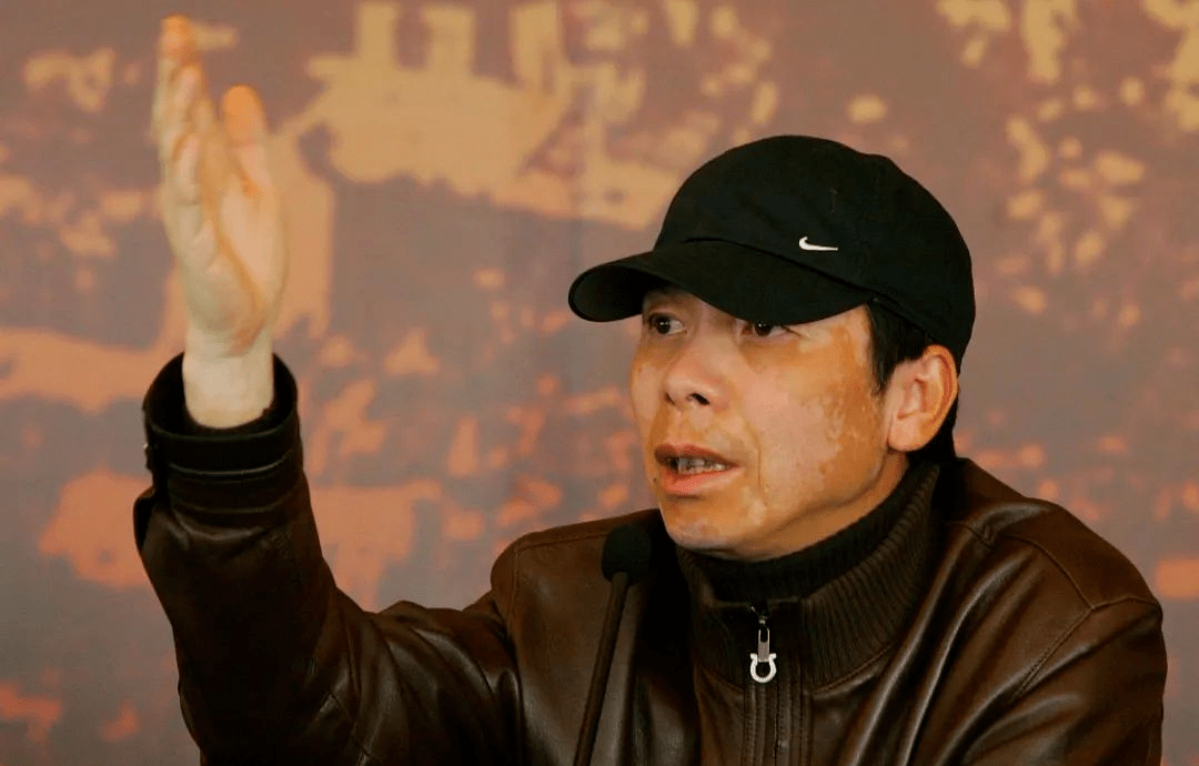 冯小刚称:公众人物只能骂不还口打不还手,成明星需忍受代价?
