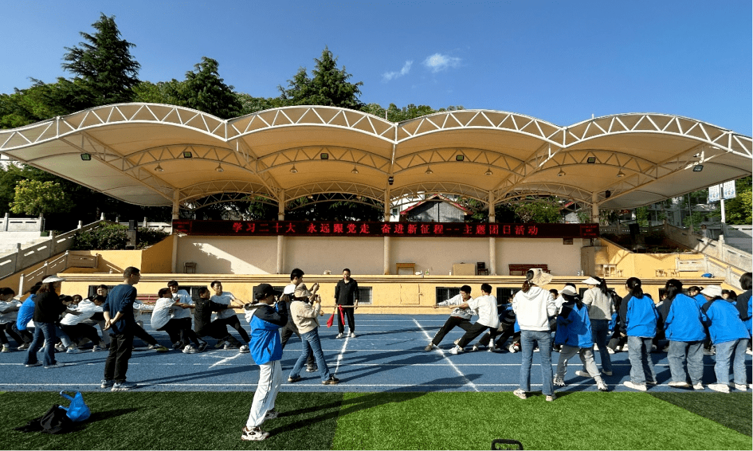 留坝县中学团委组织开展纪念"五四"运动104周年主题团日活动_征程_唱