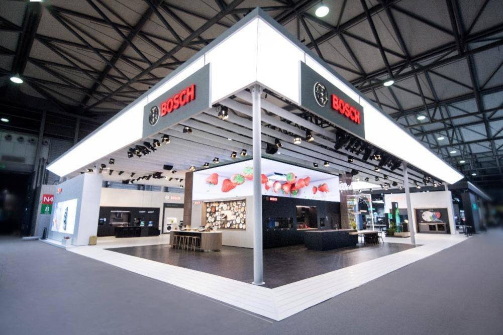 "理念,博世家电展台还以多组显示屏生动呈现了各品类产品的节水节能