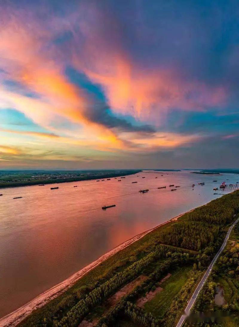 长江流经池州市145km,岸线总长189km,上起江西省彭泽县与东至县接壤的