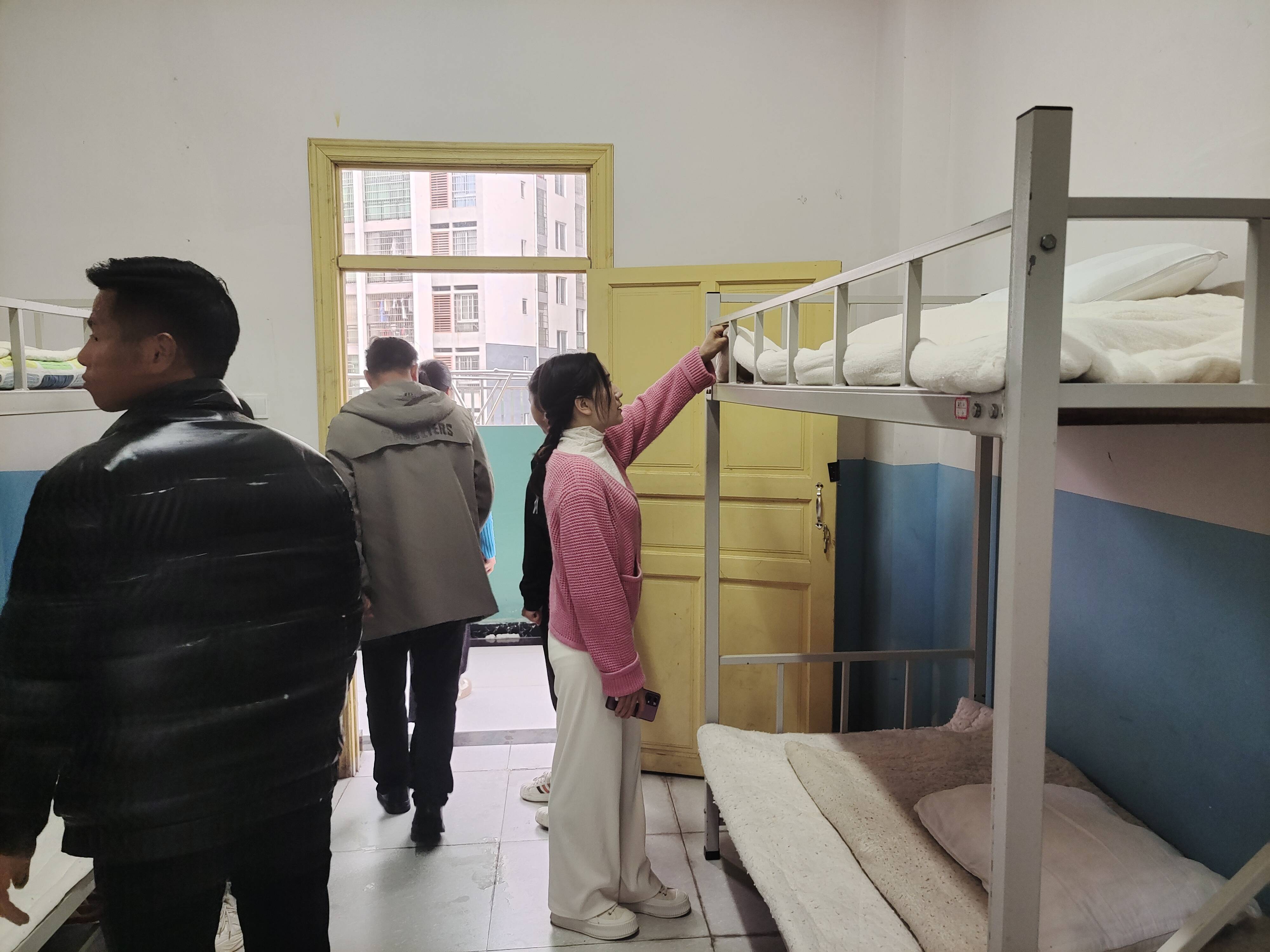 岑巩县第四小学联合开展"五一"节前校园安全排查工作_检查_进行_相关