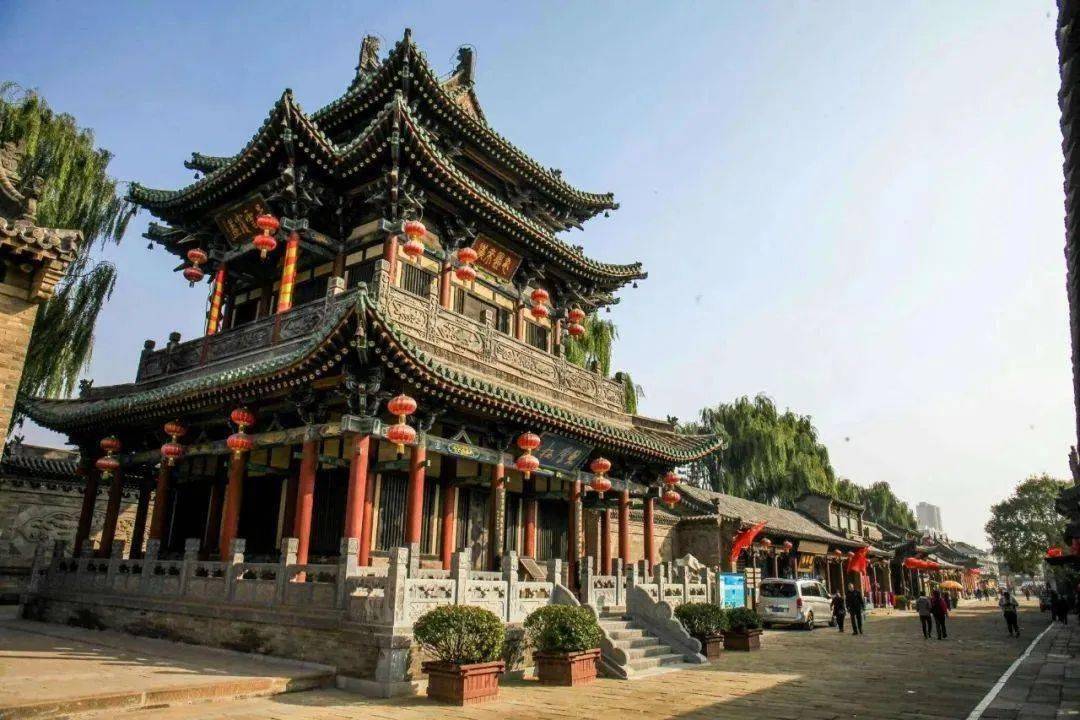 都是一位不折不扣的明星官员,敢闯敢干,敢说敢做,雷厉风行,铁腕做派