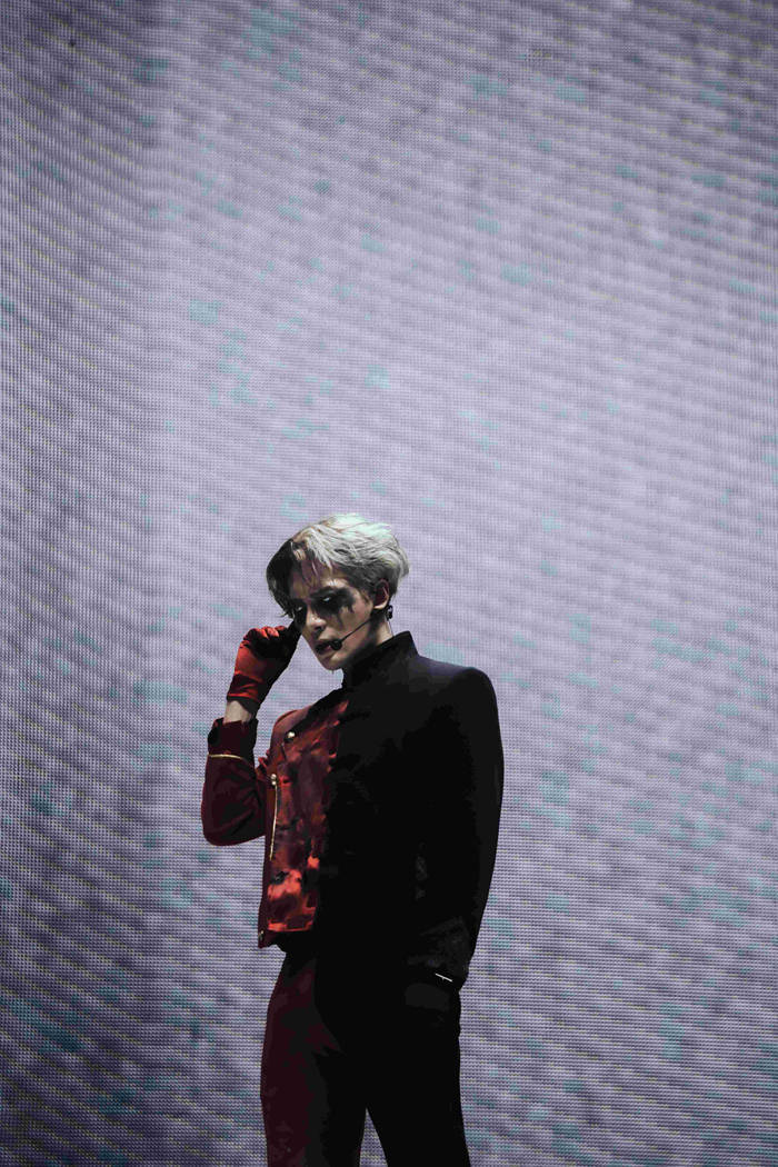 王嘉尔:希望到世界各地分享中国的元素_击剑_舞台_音乐节