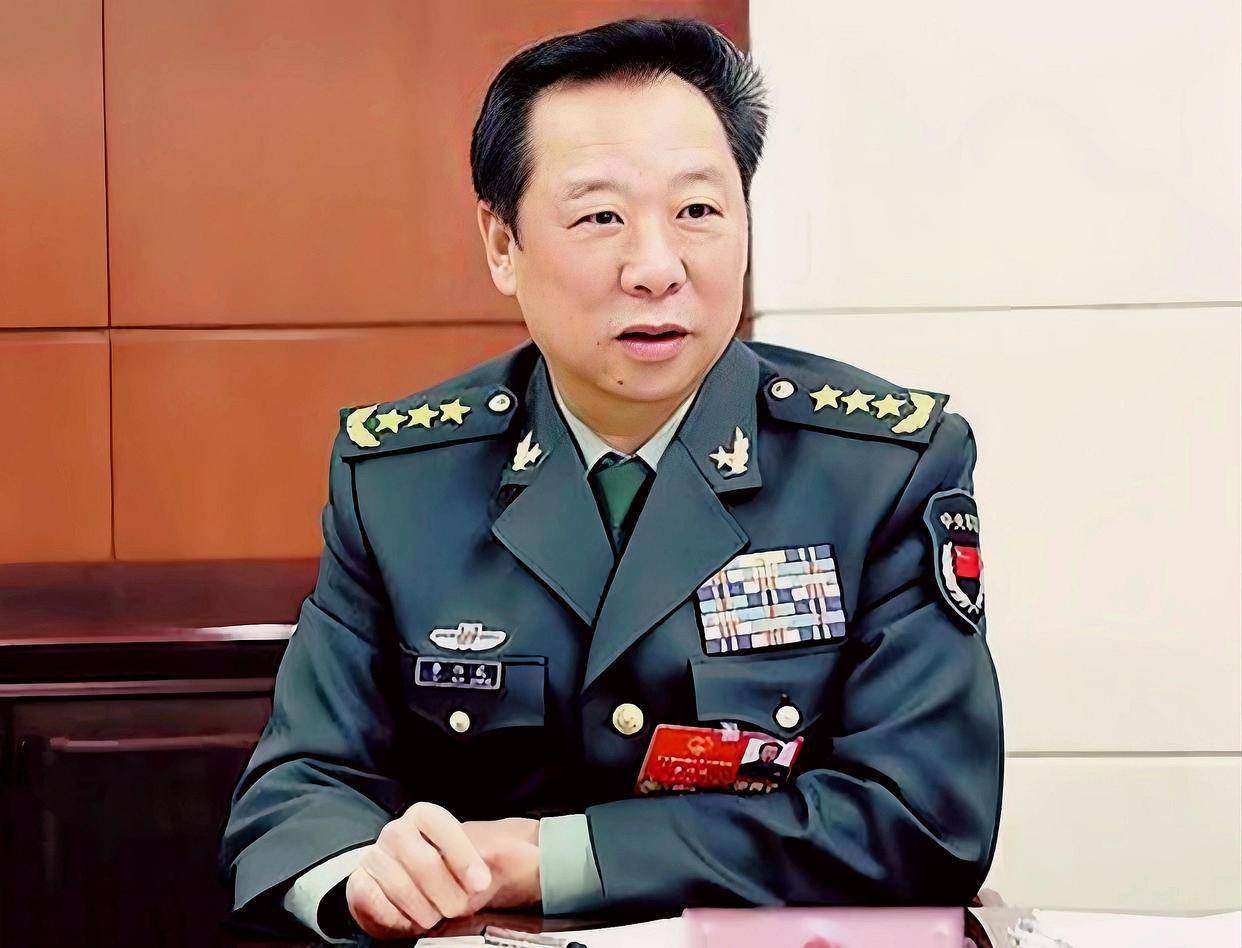 军委委员,多大年龄退休_正职_上将_职务