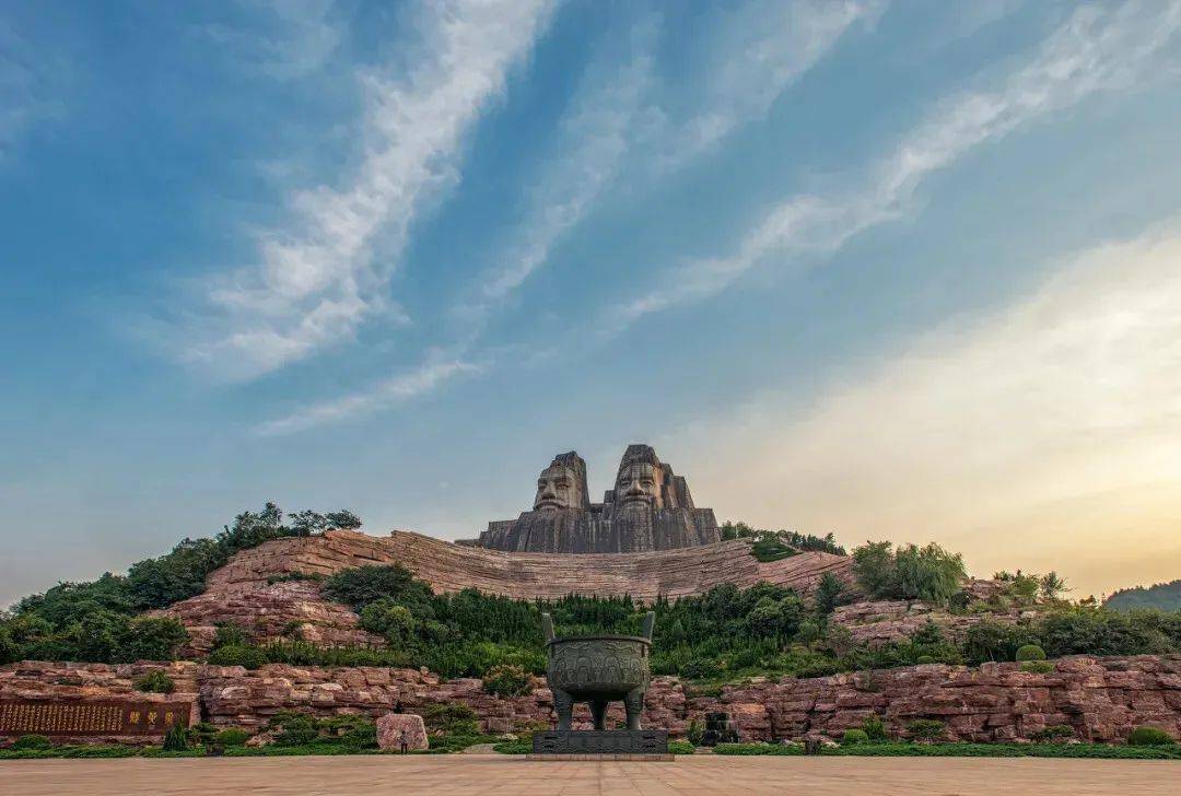 票价:5元,a卡可用单程:27公里首末站:郑大新区东门—郑州黄河文化公园