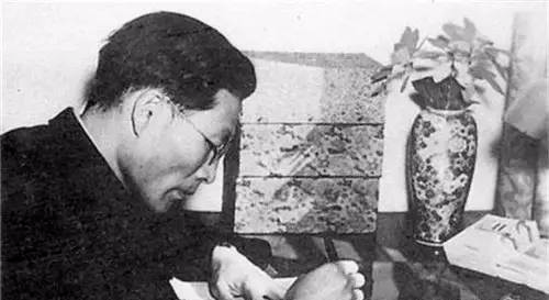 周立波不幸染病在京逝世，把一生积蓄捐给祖国！妻子哭成泪人_先生_国家_文学