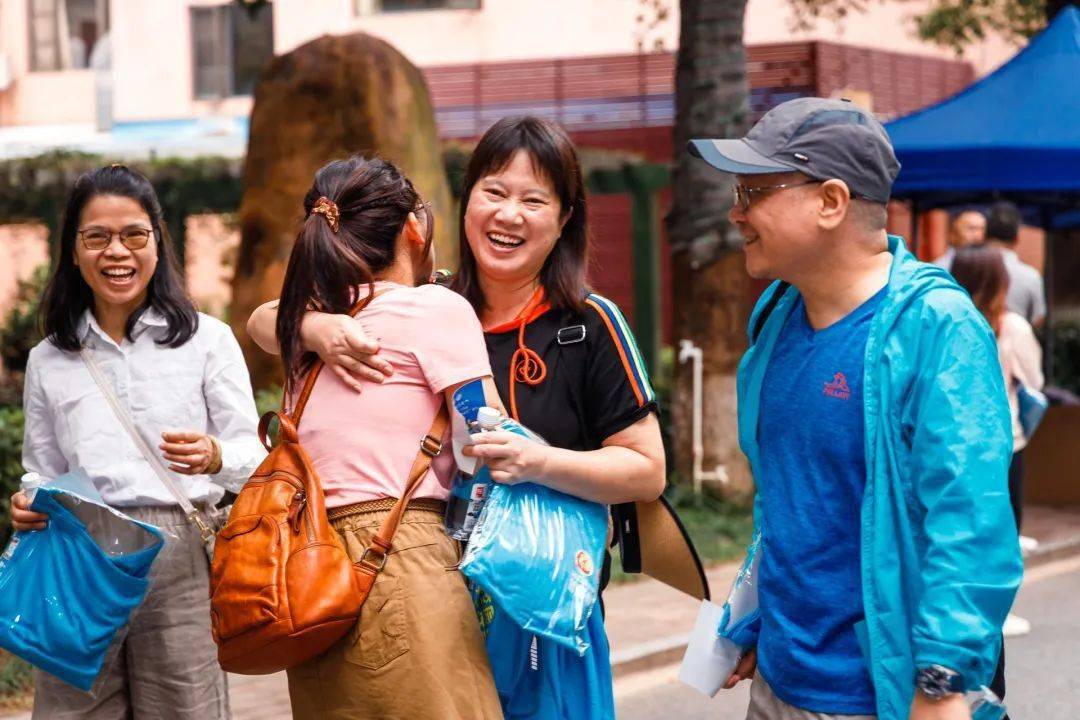 2023清远市华侨中学首届"共聚重走校园路61携手会师新征程"健步行