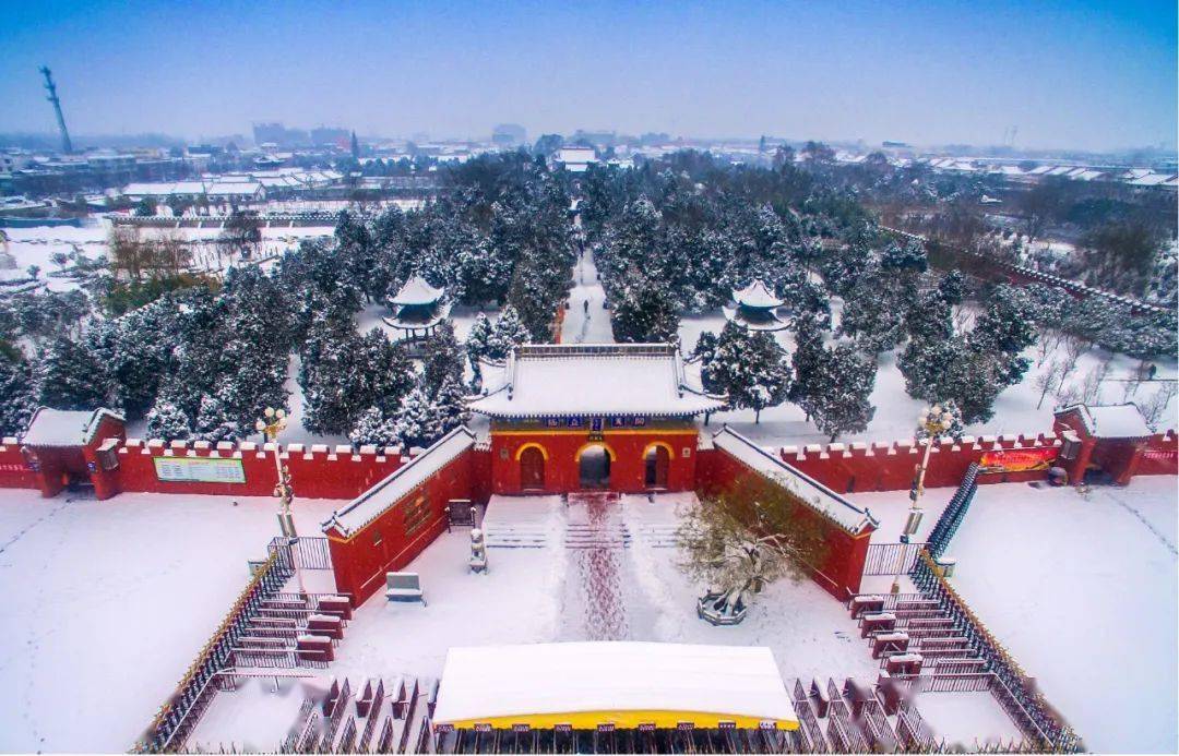 市項城市王明口鎮袁寨村原為明末石氏莊園,後有袁重三,袁保中籌資購買