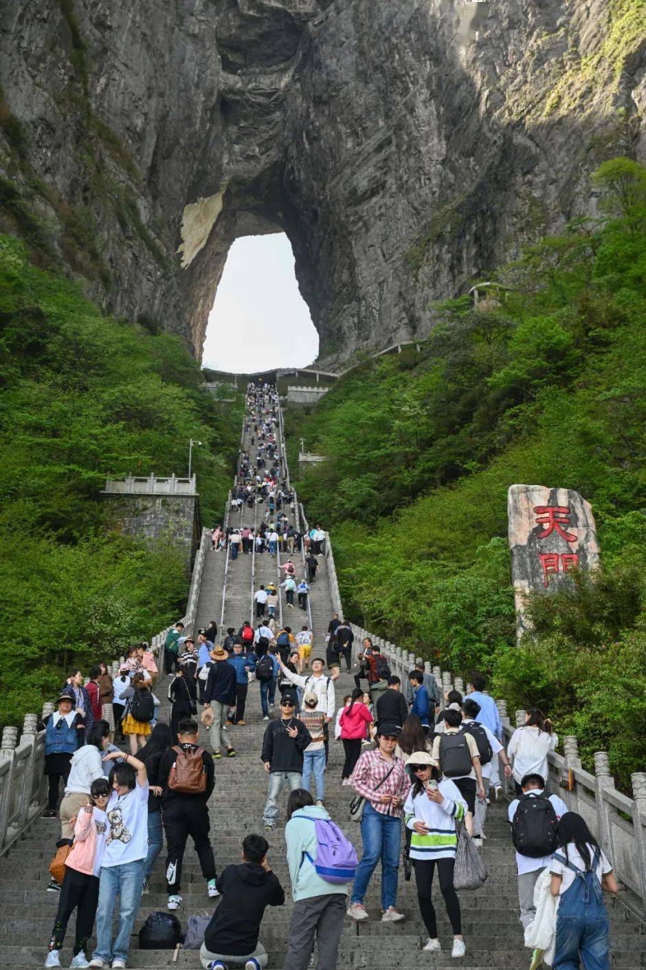 "五一"假期过半,湖南接待游客838.39万人次_旅游_景区_同比增长