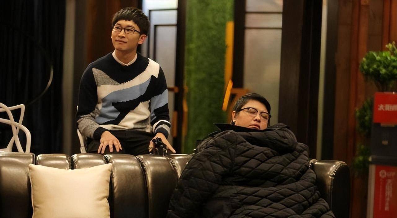 1999年,贵州缆车失事,2岁孩子失去父母被韩红收养,如今怎样了_潘子灏