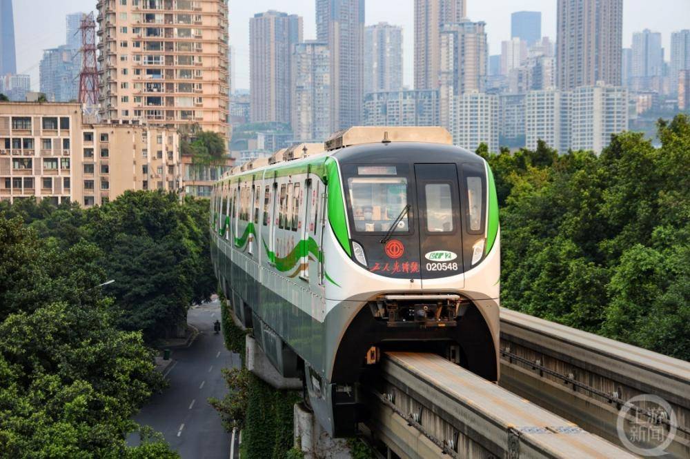 重庆轨道交通2号线"工人先锋号"主题列车上线_精神_集团