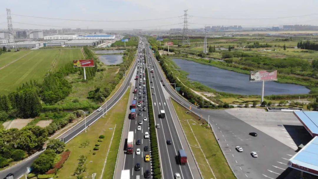 如果苏通大桥车出现车多拥堵的情况,可以选择崇启大桥,沪苏通大桥或者